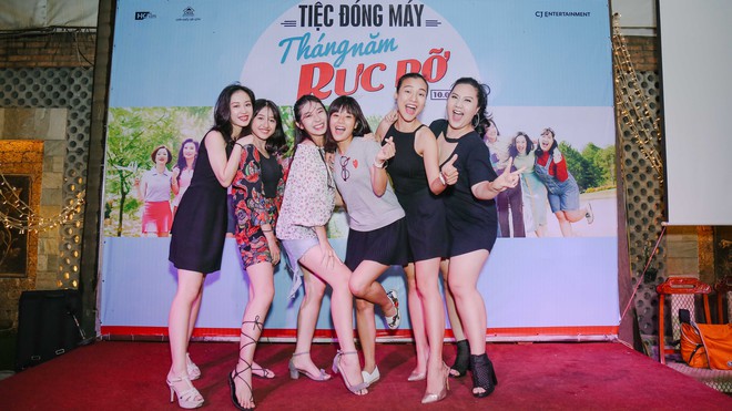 Dàn mỹ nhân Việt 2 thế hệ cực nhắng nhít trong tiệc đóng máy Sunny bản Việt - Ảnh 2.