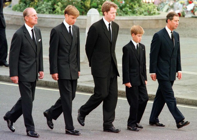 Hé lộ những sự thật động trời về đám tang Công nương Diana mà Hoàng gia Anh giấu kín 20 năm nay - Ảnh 5.
