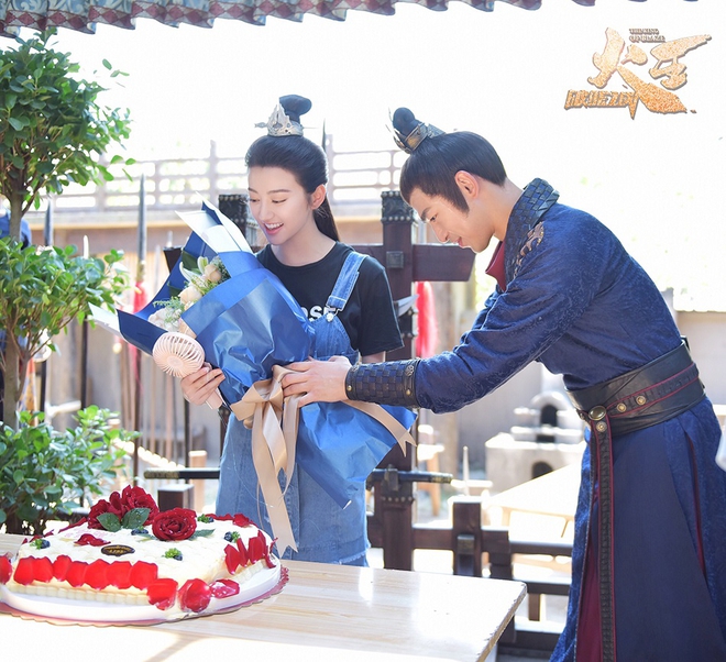 Đệ nhất mỹ nữ Cảnh Điềm bất ngờ cặp kè chồng hờ của Song Ji Hyo - Ảnh 12. Đệ nhất mỹ nữ Cảnh Điềm bất ngờ cặp kè chồng hờ của Song Ji Hyo - Ảnh 12.