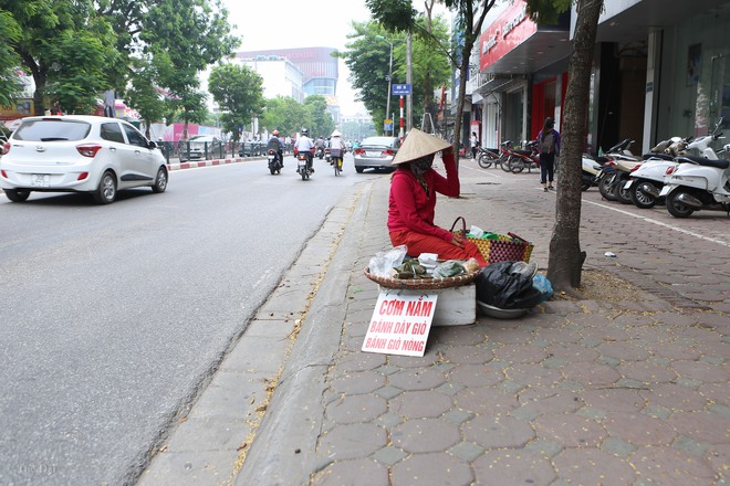 Đoạn đường từ Chùa Bộc đến Đại Cồ Việt bỗng dưng bốc mùi hôi thối khó chịu - Ảnh 3. Đoạn đường từ Chùa Bộc đến Đại Cồ Việt bỗng dưng bốc mùi hôi thối khó chịu - Ảnh 3.