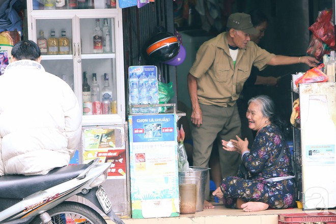 Những vòng tay ôm, những nụ hôn ngọt ngào đêm Hà Nội 17 độ - Ảnh 17.