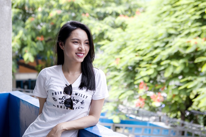 Mẹ L&yacute; Hải t&oacute;c bạc phơ, cười n&oacute;i th&acirc;n thiết b&ecirc;n con d&acirc;u Minh H&agrave; - Ảnh 8.