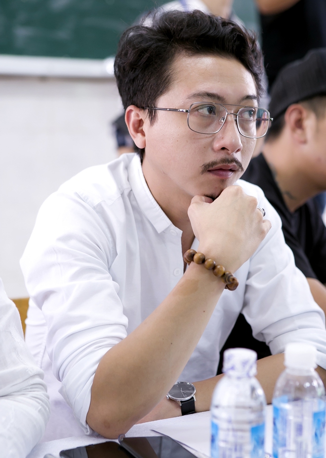 Mẹ L&yacute; Hải t&oacute;c bạc phơ, cười n&oacute;i th&acirc;n thiết b&ecirc;n con d&acirc;u Minh H&agrave; - Ảnh 10.