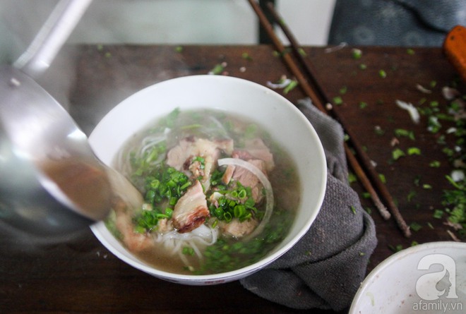 CNN lên list 10 món ăn đường phố siêu phổ biến lại ngon nức tiếng của Việt Nam - Ảnh 3.