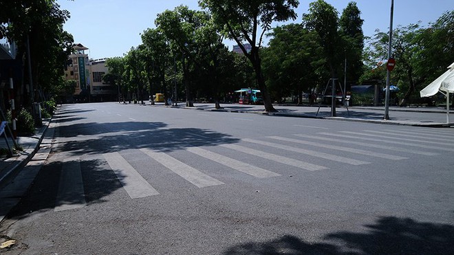Dự b&aacute;o thời tiết 4/6: Ngo&agrave;i trời HN 45-50 độ, ph&aacute; mọi kỷ lục - Ảnh 1.