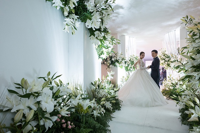 Đám cưới triệu đô sang chảnh hết nấc của mỹ nhân đẹp nhất nhì Thái Lan với nhẫn kim cương 5 carat, 6 bộ váy - Ảnh 13.