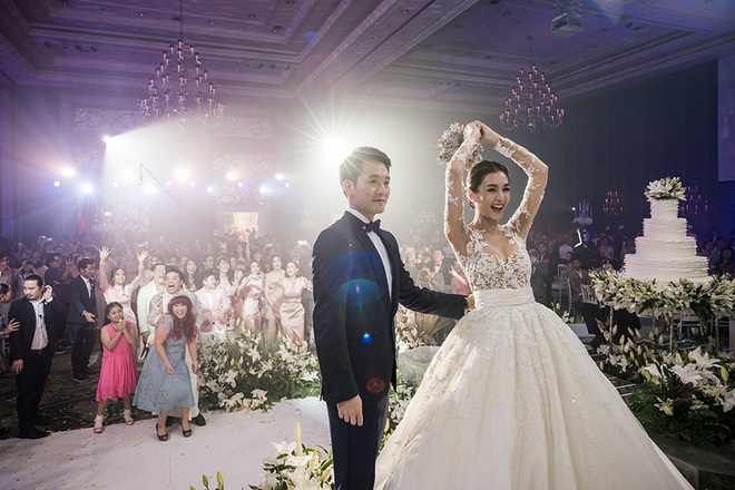 Đám cưới triệu đô sang chảnh hết nấc của mỹ nhân đẹp nhất nhì Thái Lan với nhẫn kim cương 5 carat, 6 bộ váy - Ảnh 27.
