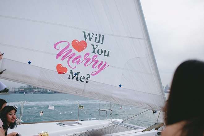 Yêu không tính toán, cô gái bất ngờ với màn cầu hôn kỳ công lãng mạn trên du thuyền của anh bạn trai thợ mộc - Ảnh 1.
