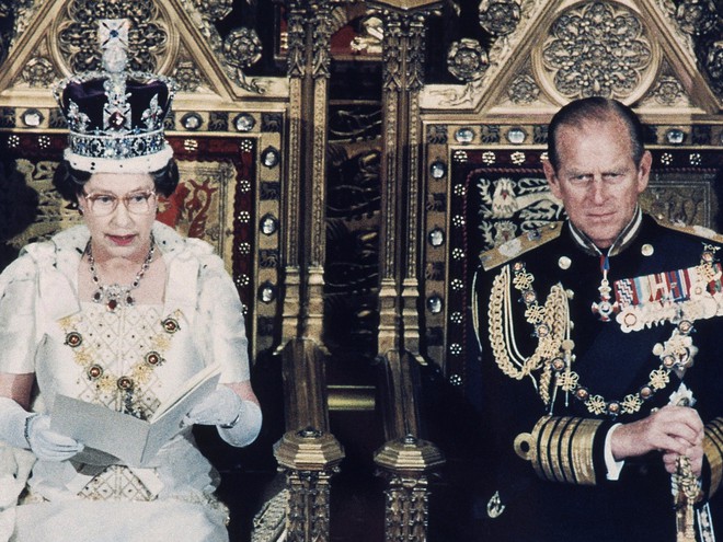 Hoàng tử George mang họ gì khi đi học và câu chuyện ít người biết về cái họ của gia đình hoàng tộc Anh - Ảnh 3.