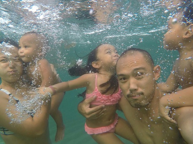 Biến biển cả thành lớp học - gia đình Philippines khiến mọi người kinh ngạc về cách dạy con của mình - Ảnh 4.