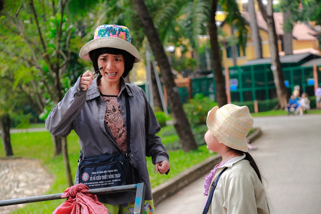 Hậu trường con Nắng mẹ Mưa siêu đáng yêu của Thu Trang và bé Kim Thư - Ảnh 2.