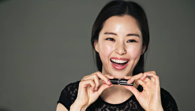 Honey Lee: Hoa hậu Hàn Quốc quyến rũ nhất mọi thời đại với tuyệt chiêu “7 lớp toner” khiến chị em phát cuồng - Ảnh 2.