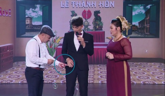 Nghệ sĩ Hồng Vân - Hoàng Sơn bất ngờ làm “lễ thành hôn” ngay trên sân khấu  - Ảnh 1.