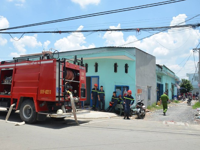 Bắt cóc bé trai đưa vào phòng tưới xăng dọa đốt - Ảnh 1.