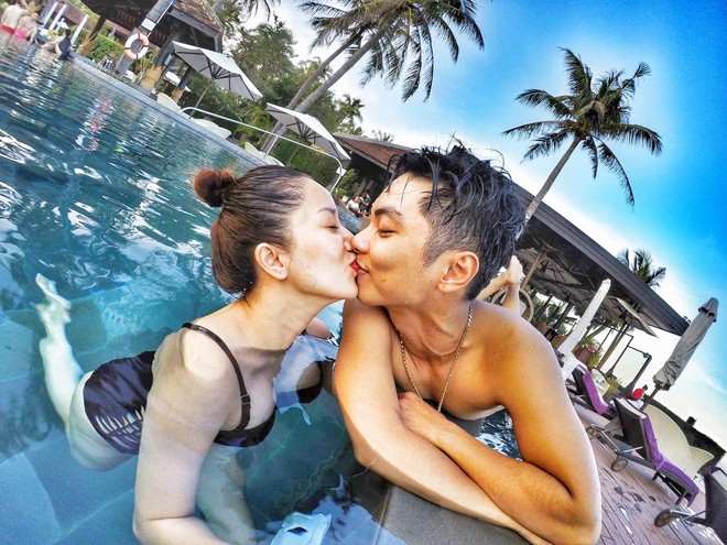 Khánh Thi và chồng kém 12 tuổi khoe ảnh hôn nhau đắm đuối ở bể bơi - Ảnh 1.