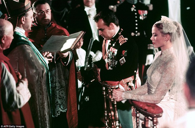 Toàn cảnh đám cưới thế kỷ vươt mặt ngày trọng đại của công nương Kate - hoàng tử William về độ xa hoa - Ảnh 4.