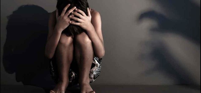 Bị bố ruột xâm hại nhiều lần, nữ sinh tuổi teen nghĩ quẩn cắt cổ tay tự tử - Ảnh 1. Bị bố ruột xâm hại nhiều lần, nữ sinh tuổi teen nghĩ quẩn cắt cổ tay tự tử - Ảnh 1.