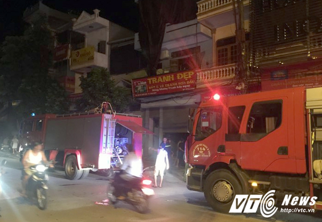Cháy nhà 6 tầng ở Thái Bình, một thai phụ nhập viện trong đêm - Ảnh 1. Cháy nhà 6 tầng ở Thái Bình, một thai phụ nhập viện trong đêm - Ảnh 1.