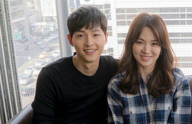 Song Joong Ki và Song Hye Kyo đã về Hàn sau chuyến du lịch Paris để chuẩn bị cho đám cưới - Ảnh 2.
