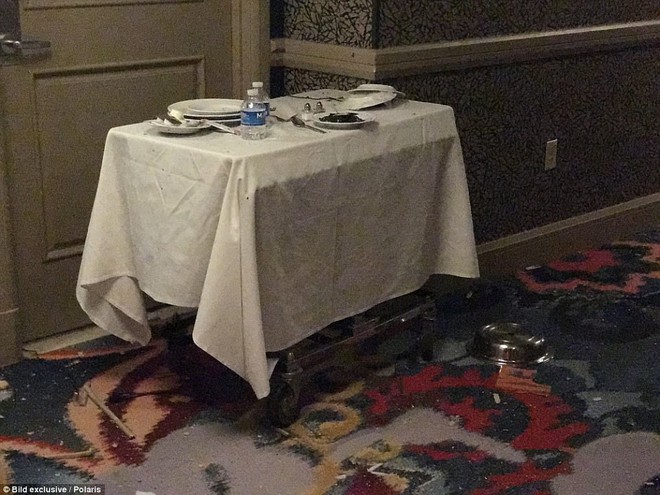 Cận cảnh căn phòng khách sạn nghi phạm xả súng Las Vegas chọn làm nơi tiến hành vụ thảm sát - Ảnh 5.