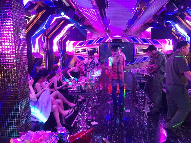 Cả trăm dân chơi phê ma túy trong quán bar quận 5 - Ảnh 3. Cả trăm dân chơi phê ma túy trong quán bar quận 5 - Ảnh 3.