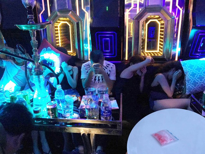 Cả trăm dân chơi phê ma túy trong quán bar quận 5 - Ảnh 4. Cả trăm dân chơi phê ma túy trong quán bar quận 5 - Ảnh 4.