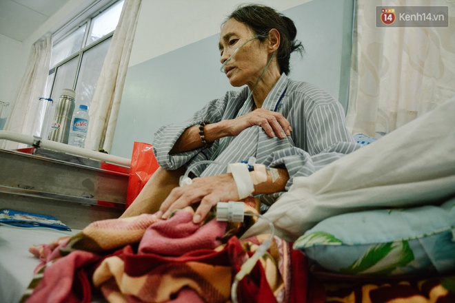 Xót xa cảnh người mẹ đơn thân ở Sài Gòn gần 60 năm giấu bệnh tim để được đi làm kiếm tiền nuôi con - Ảnh 1.
