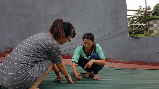 Đang ngồi trong lớp, ch&aacute;u b&eacute; bị đạn rơi tr&uacute;ng đầu - Ảnh 2.