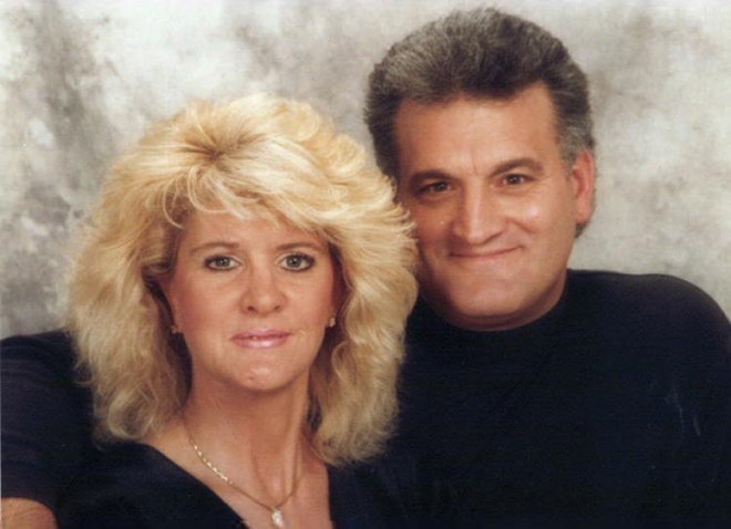 25 năm sau khi bị người tình của chồng đánh ghen, dùng súng bắn vào mặt, người vợ cuối cùng đã tìm được nụ cười - Ảnh 1.