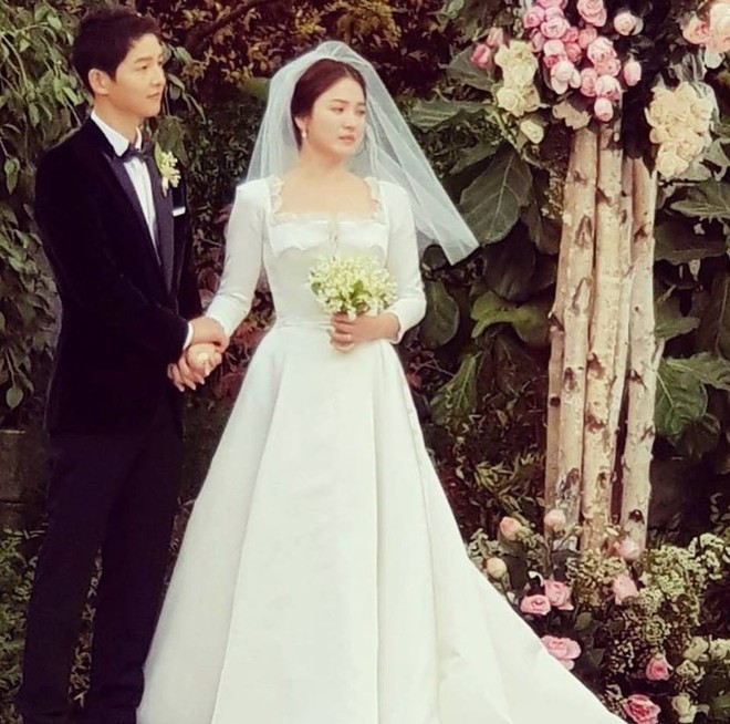 Hé lộ câu nói của bố chồng dành cho Song Hye Kyo và nguyên nhân Song Joong Ki bật khóc trong đám cưới - Ảnh 2.