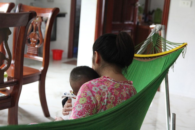 Vụ “bảo mẫu” nghi bạo hành bé 5 tháng tuổi ở Nghệ An: Không có cơ sở để xử lý - Ảnh 1.