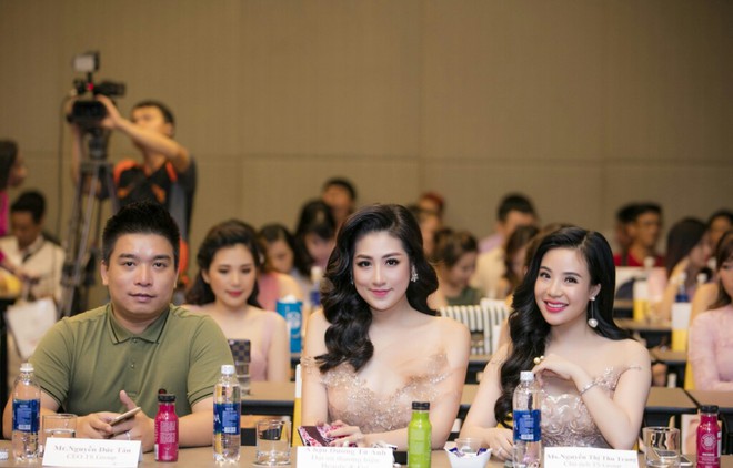 Ngoài các Á hậu, diễn viên làm đại sứ thương hiệu, hàng loạt người nổi tiếng này cũng đã livestream quảng cáo mỹ phẩm của Thu Trang - Ảnh 1.