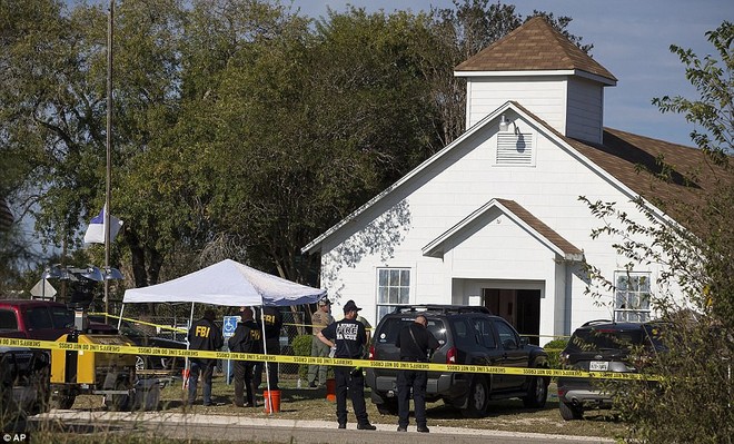 Vụ xả súng vào nhà thờ ở Texas: Nghi phạm từng bị đuổi khỏi lực lượng không quân vì bạo hành vợ con - Ảnh 1.