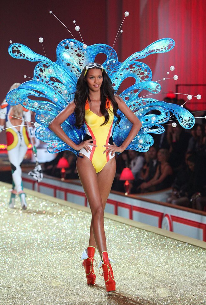 9 điều không phải ai cũng biết về Lais Ribeiro - thiên thần mặc Fantasy Bra 2 triệu đô của Victorias Secret - Ảnh 2.