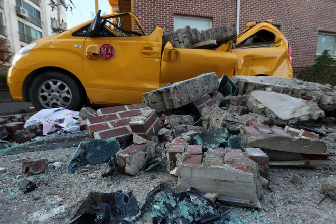 Người dân Hàn Quốc hoảng loạn chứng kiến các tòa nhà rung chuyển trong trận động đất 5,5 độ richter - Ảnh 1.