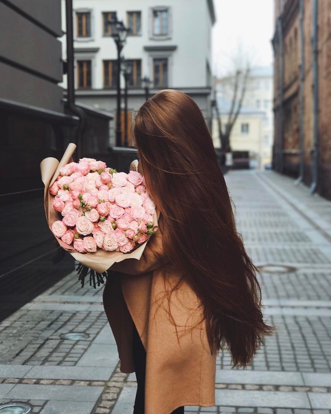 Từng bị rụng tóc đến hói cả đầu, nhờ những bí quyết nhỏ này cô gái Nga đã trở thành nàng Rapunzel đời thực vạn người mê - Ảnh 9. Từng bị rụng tóc đến hói cả đầu, nhờ những bí quyết nhỏ này cô gái Nga đã trở thành nàng Rapunzel đời thực vạn người mê - Ảnh 9.