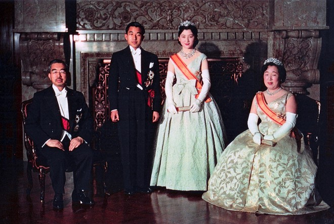 Nhà vua và Hoàng hậu Nhật Bản, mối tình hoàng tộc - thường dân, 60 năm đến đầu bạc và vẫn muốn yêu mãi mãi - Ảnh 5.