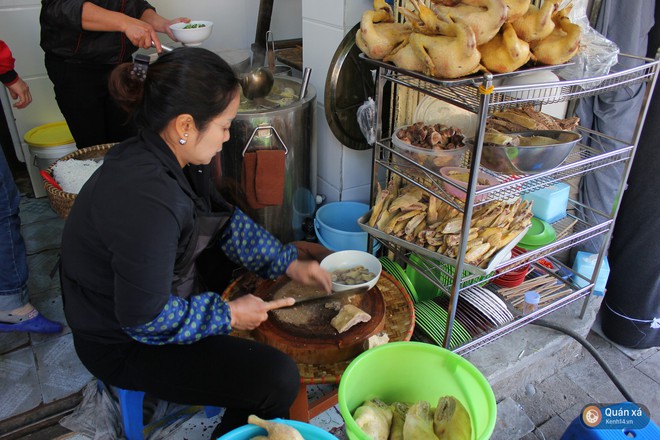 Bún ngan chặt Phùng Hưng: Mê mẩn món cổ nhừ nổi tiếng gần 20 năm ở Hà Nội - Ảnh 1.