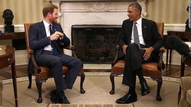 Được hỏi liệu có mời ông Obama dự lễ cưới, hoàng tử  Harry chứng tỏ bản lĩnh bằng câu trả lời không thể khéo hơn - Ảnh 3.