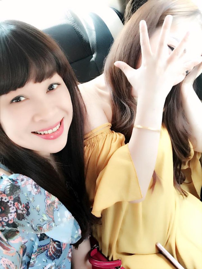Mẹ U50 ở Lào Cai gây sốt vì đọ sắc với con gái đẹp như hoa hậu - Ảnh 4. Mẹ U50 ở Lào Cai gây sốt vì đọ sắc với con gái đẹp như hoa hậu - Ảnh 4.