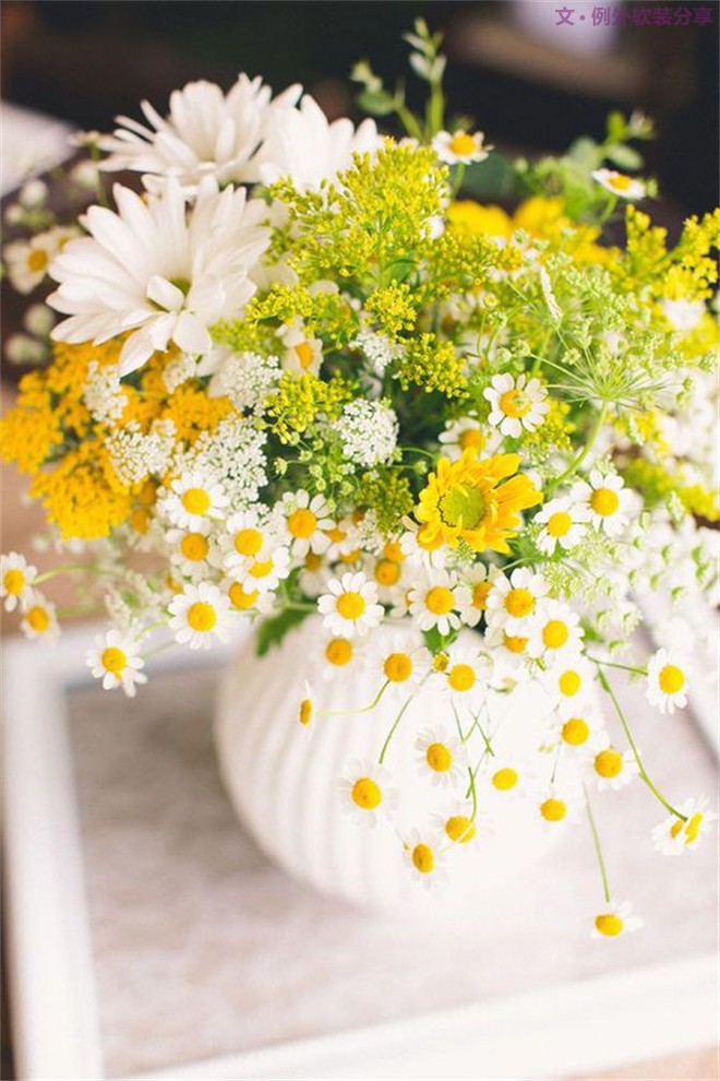 Những cách cắm hoa đơn giản giúp căn nhà từ buồn tẻ trở nên vô cùng sinh động - Ảnh 11.