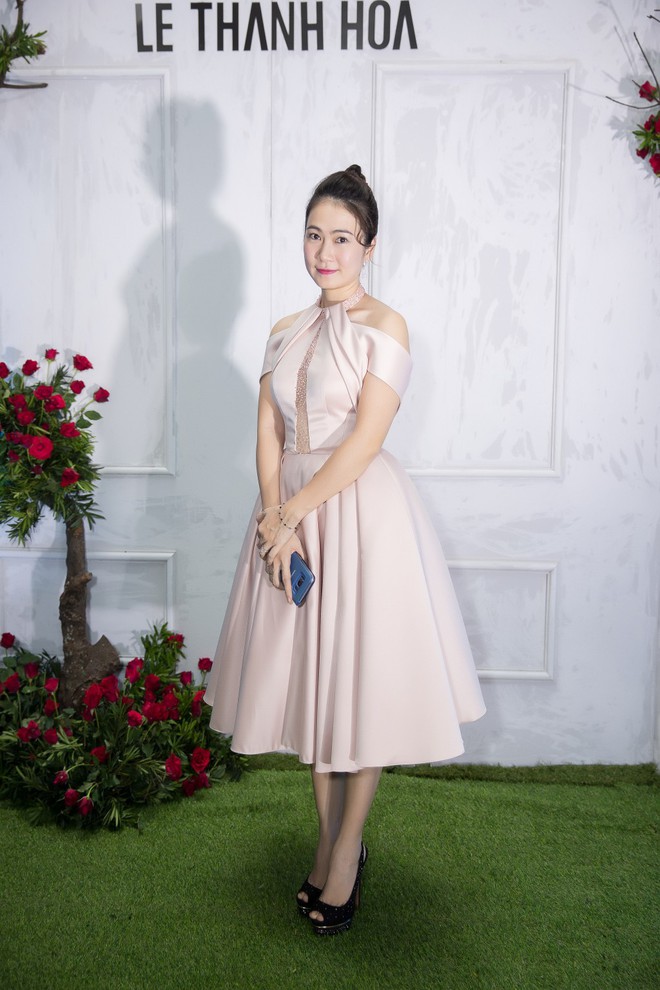 Bao nhiêu Hoa hậu hội tụ trên thảm đỏ sự kiện thời trang, nổi nhất vẫn là Phạm Hương và Đỗ Mỹ Linh - Ảnh 13.