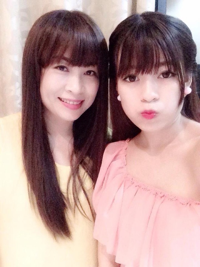 Mẹ U50 ở Lào Cai gây sốt vì đọ sắc với con gái đẹp như hoa hậu - Ảnh 6. Mẹ U50 ở Lào Cai gây sốt vì đọ sắc với con gái đẹp như hoa hậu - Ảnh 6.