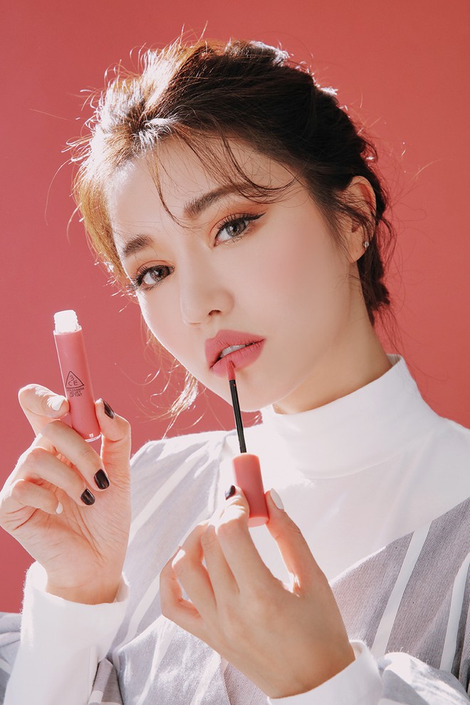 Clip nóng bỏng tay: Swatch cận cảnh loạt màu son 3CE Velvet Lip Tint đang gây sốt - Ảnh 19.