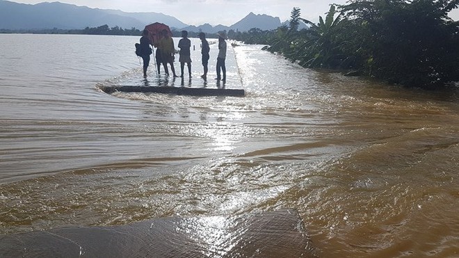 Hà Nội: Vỡ đê Chương Mỹ, ngàn dân vật lộn giữa dòng lũ - Ảnh 3.