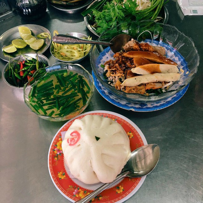Những quán ăn ruột nhà Hari - Trấn Thành từ Sài Gòn ra đến Hà Nội - Ảnh 3.