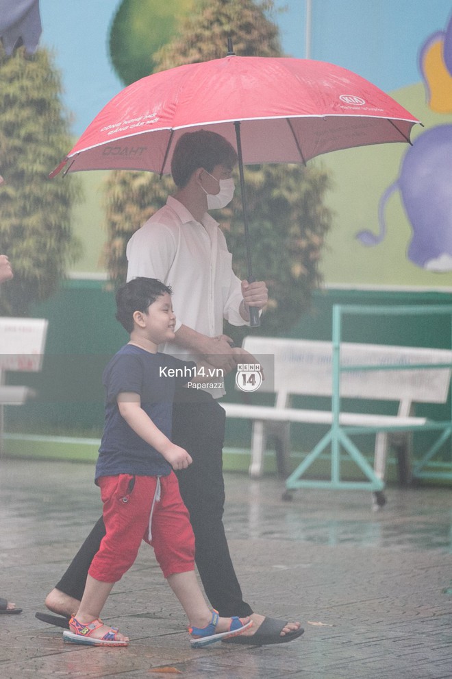 Độc quyền: Im lặng giữa tâm bão scandal, Trương Quỳnh Anh ở nhà chờ Tim đón con trai đi học về - Ảnh 3.