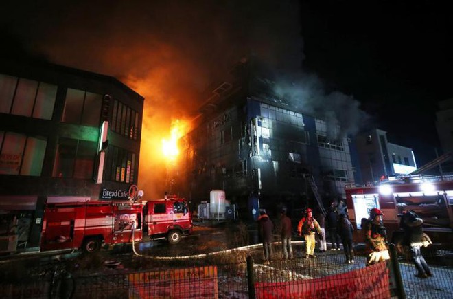 Nhà xe cháy rụi, khung cảnh tan hoang từ vụ cháy lớn nhất lịch sử Hàn Quốc làm 29 người thiệt mạng - Ảnh 3.