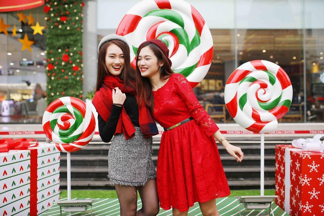 Vincom rực rỡ đ&oacute;n m&ugrave;a Gi&aacute;ng Sinh nhiệm m&agrave;u 2017 - Ảnh 4.