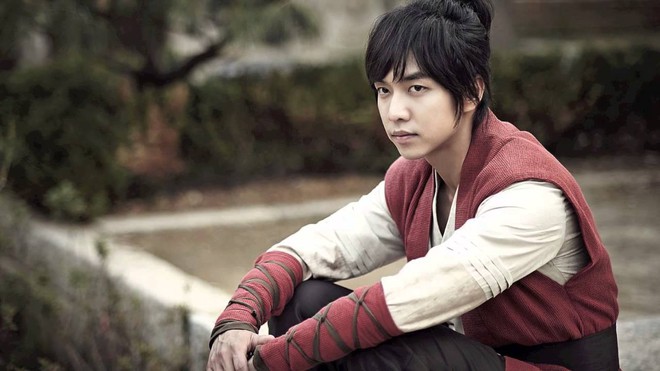 Lee Seung Gi: Chàng rể quốc dân hiếm có khó tìm, đốn tim từ em gái mộng mơ đến các bà nội trợ - Ảnh 4.